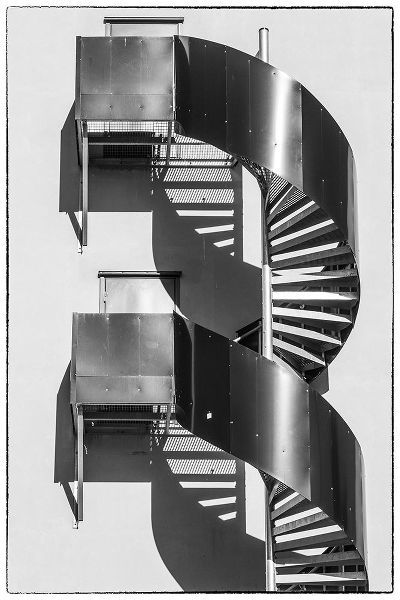 Bibikow, Walter 아티스트의 Sweden-Norrkoping-early Swedish industrial town-circular staircase작품입니다.